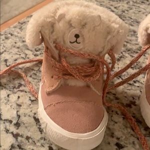 Adorable! Zara sneaker  5.5 US toddler size